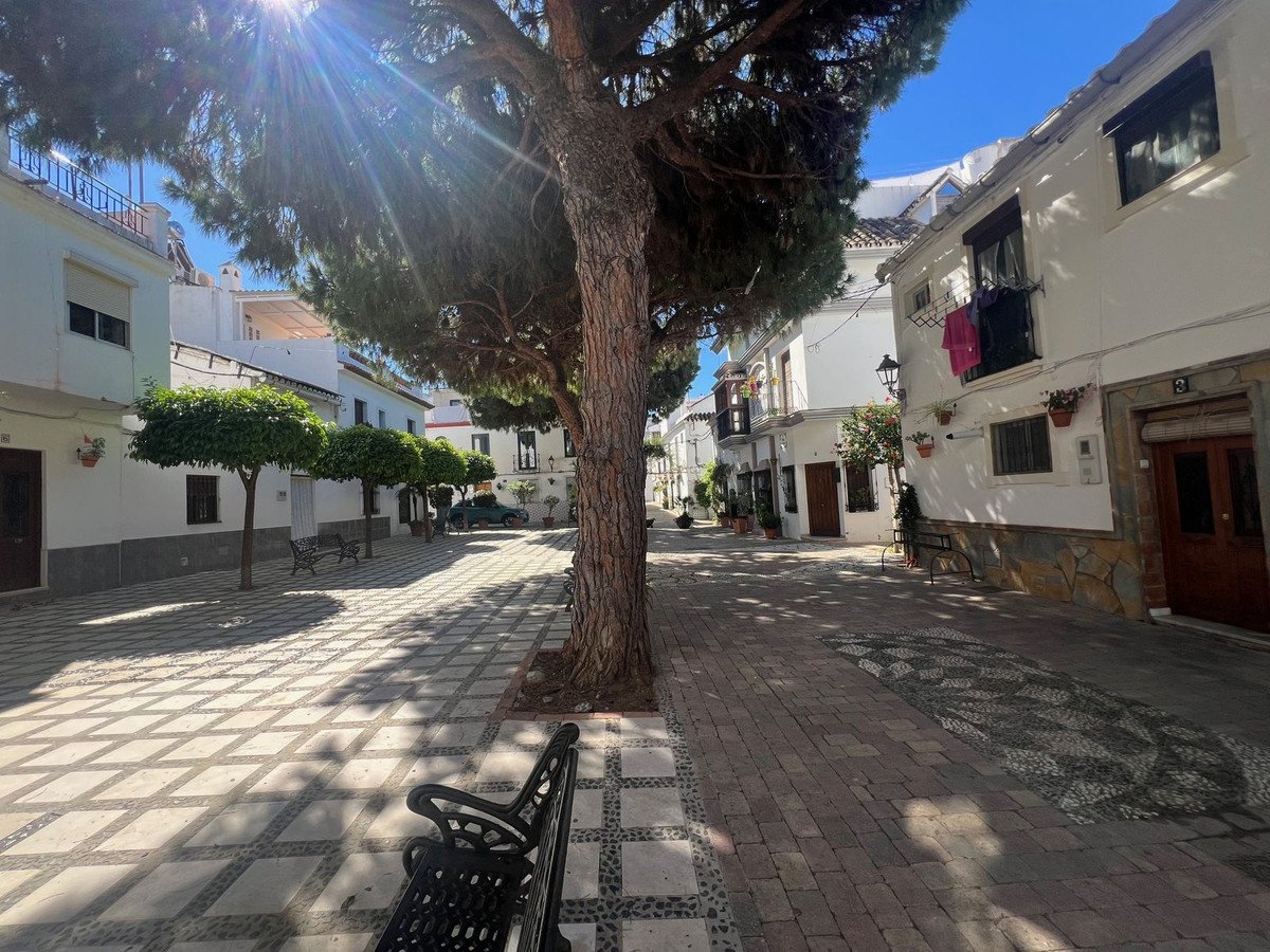 3 Bed Semi-Detached House in Estepona