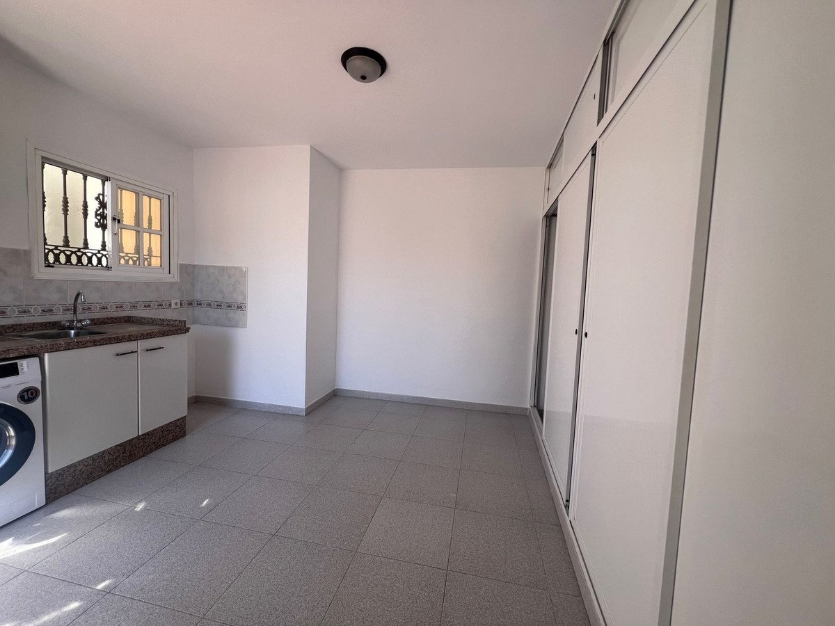 3 Bed Semi-Detached House in Estepona