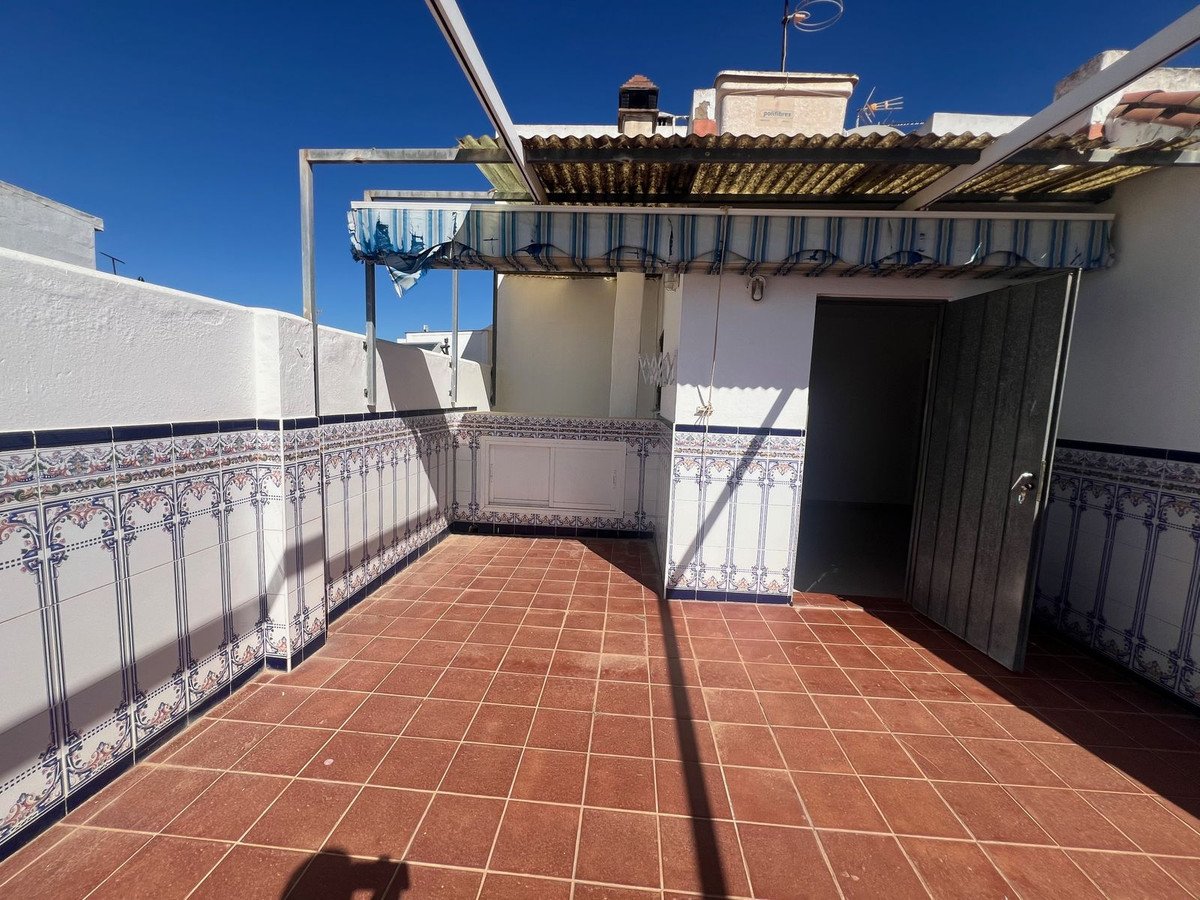 3 Bed Semi-Detached House in Estepona