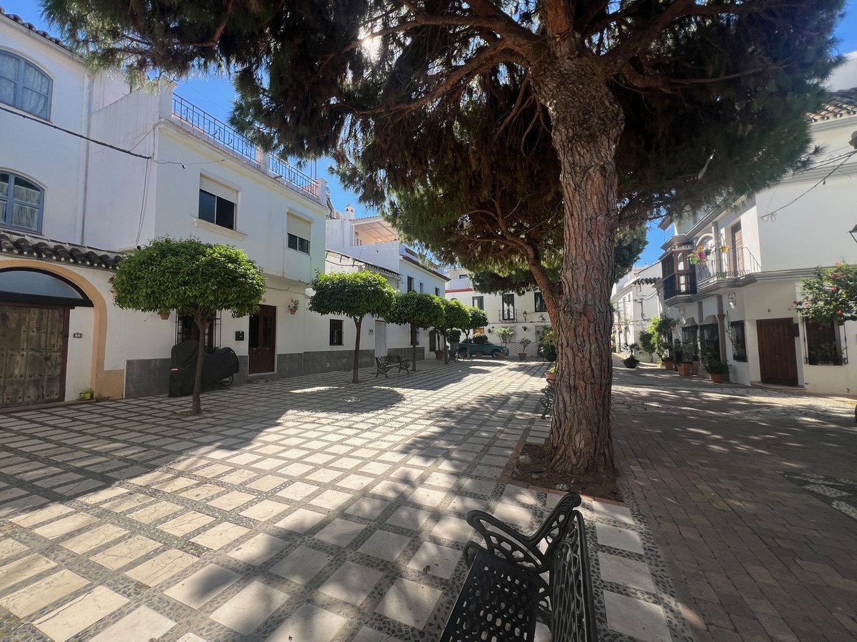 3 Bed Semi-Detached House in Estepona