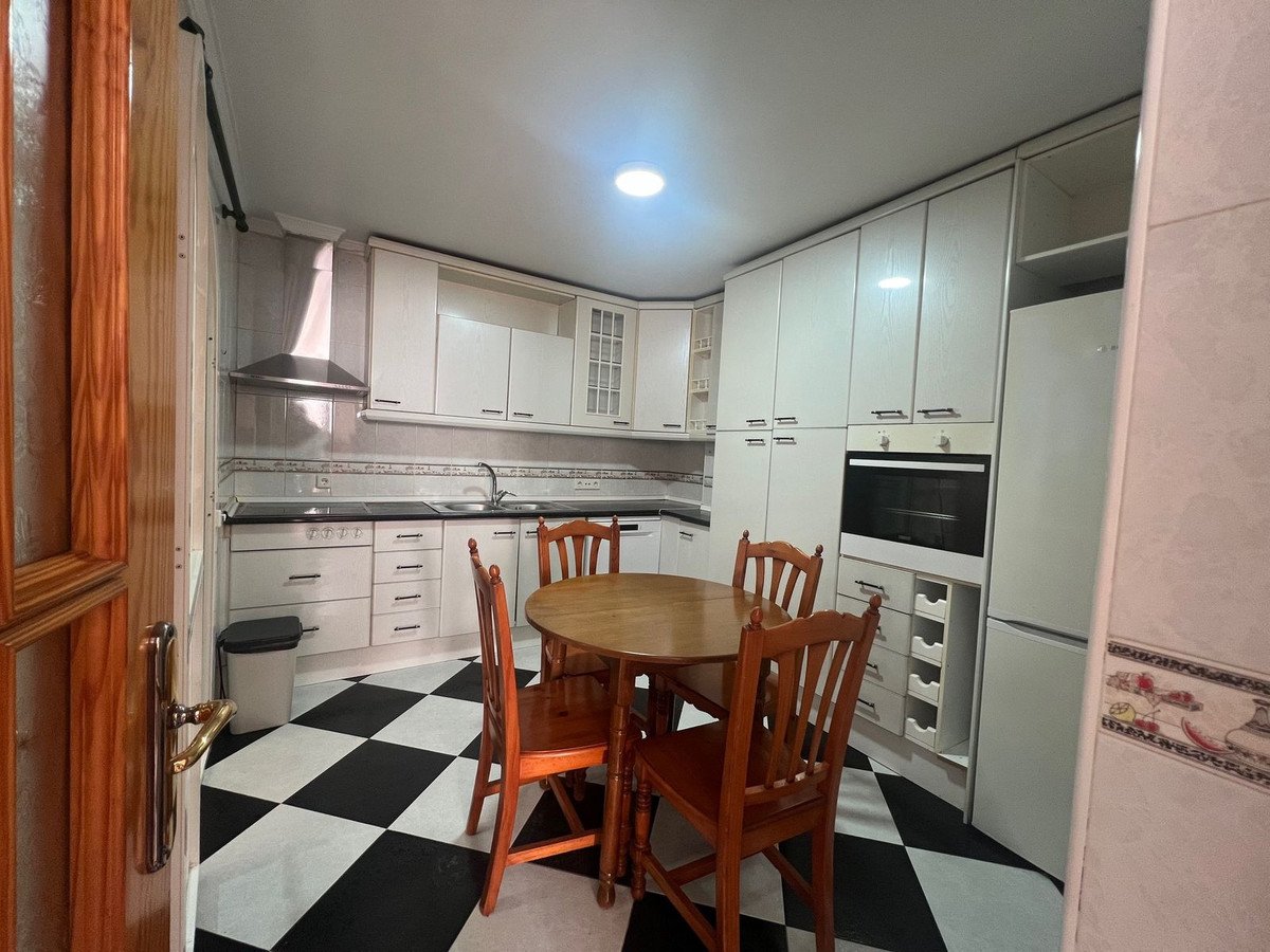 3 Bed Semi-Detached House in Estepona