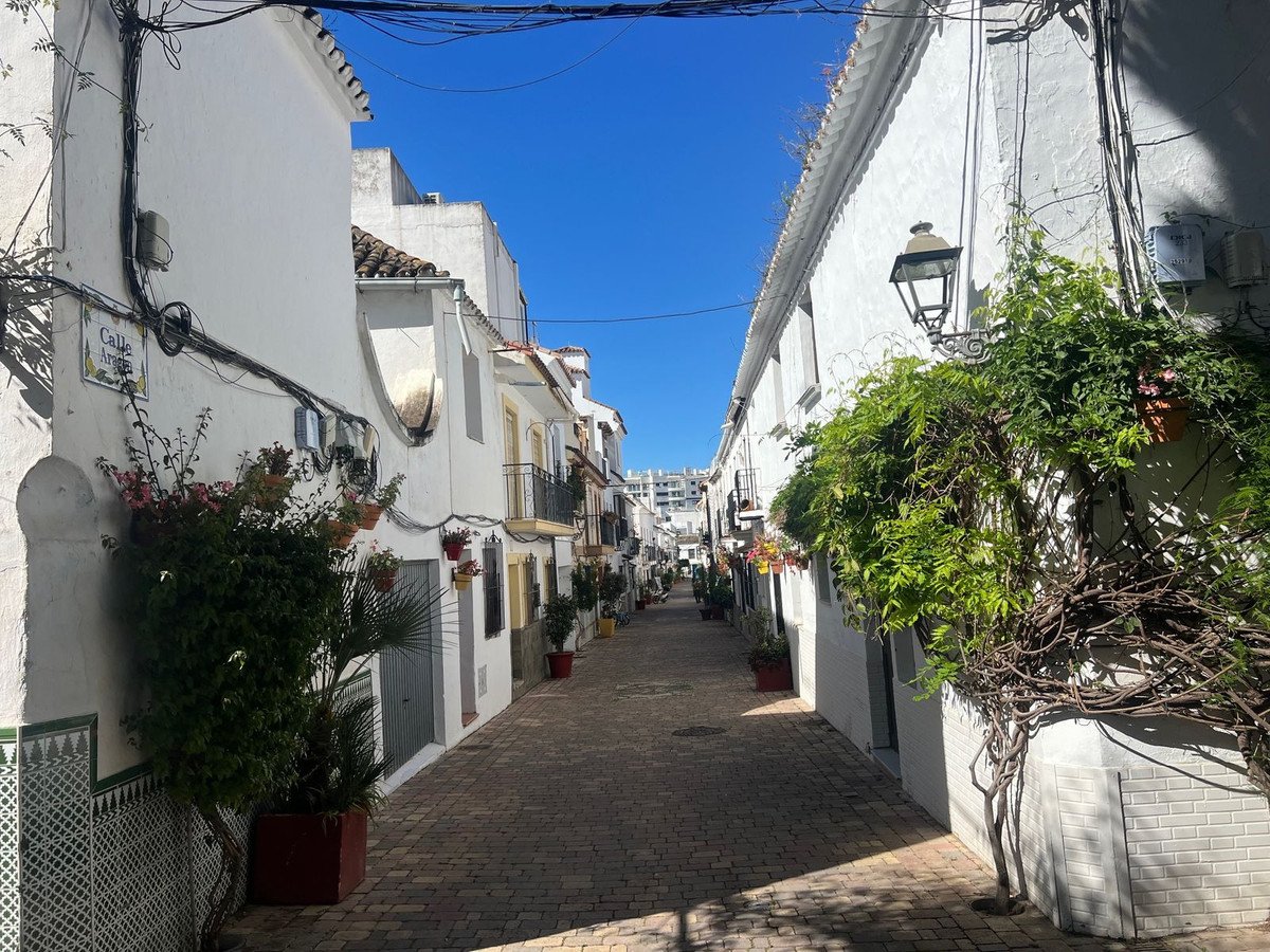 3 Bed Semi-Detached House in Estepona