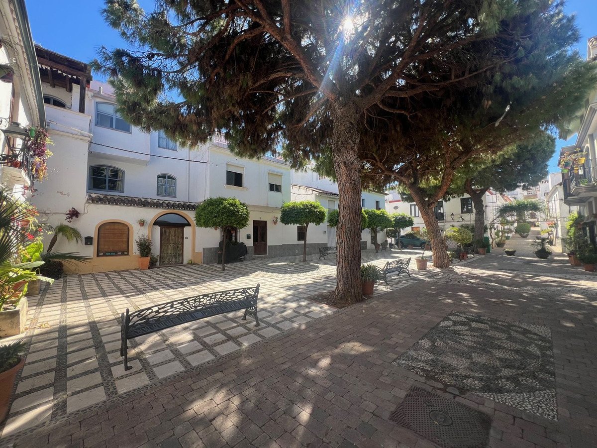 3 Bed Semi-Detached House in Estepona
