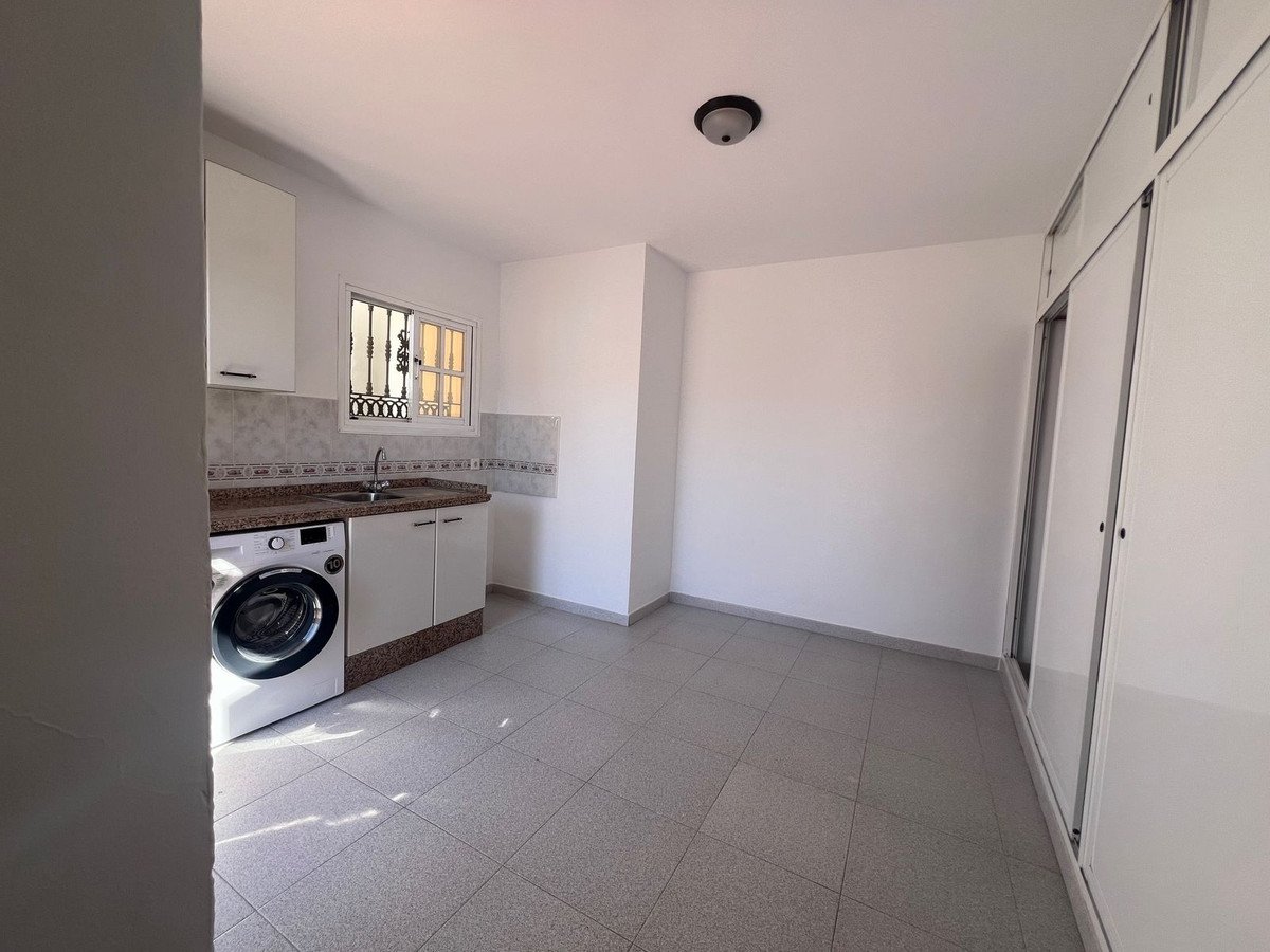3 Bed Semi-Detached House in Estepona