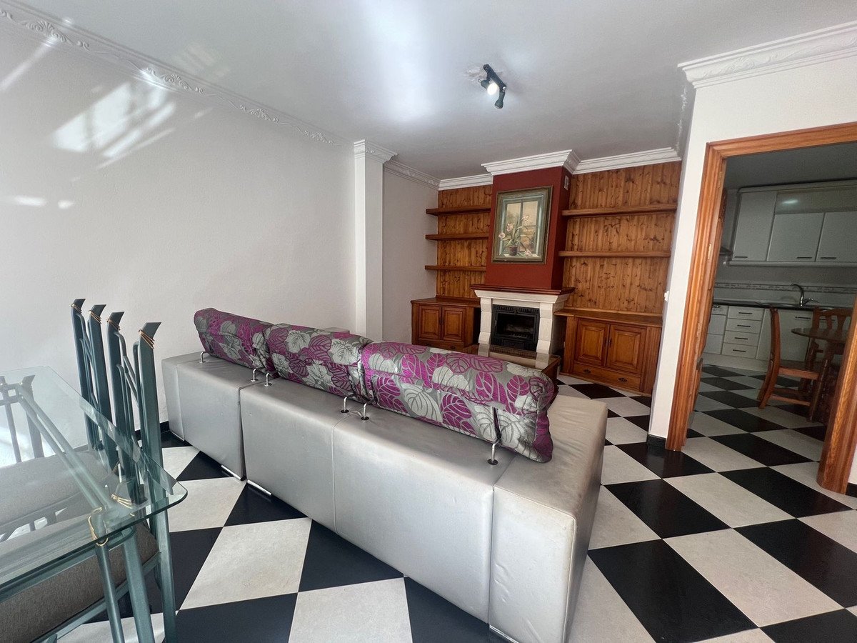 3 Bed Semi-Detached House in Estepona