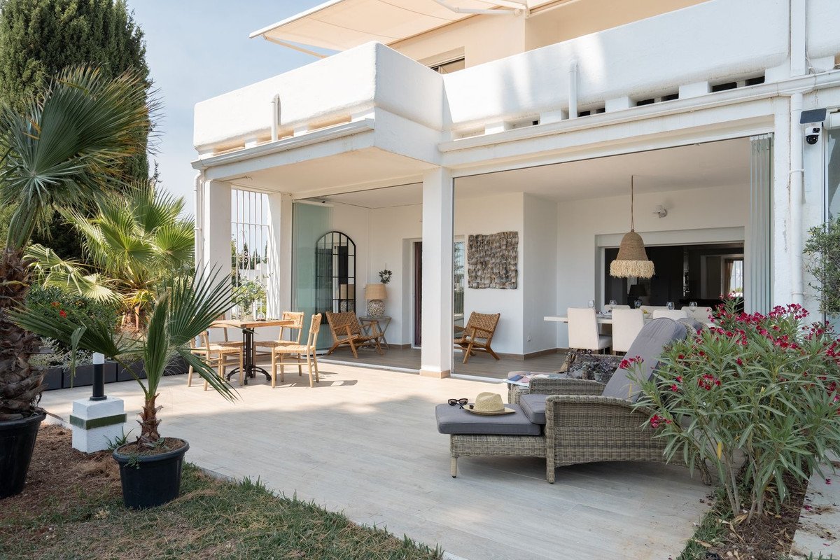 2 Bed Ground Floor Apartment in Nueva Andalucía