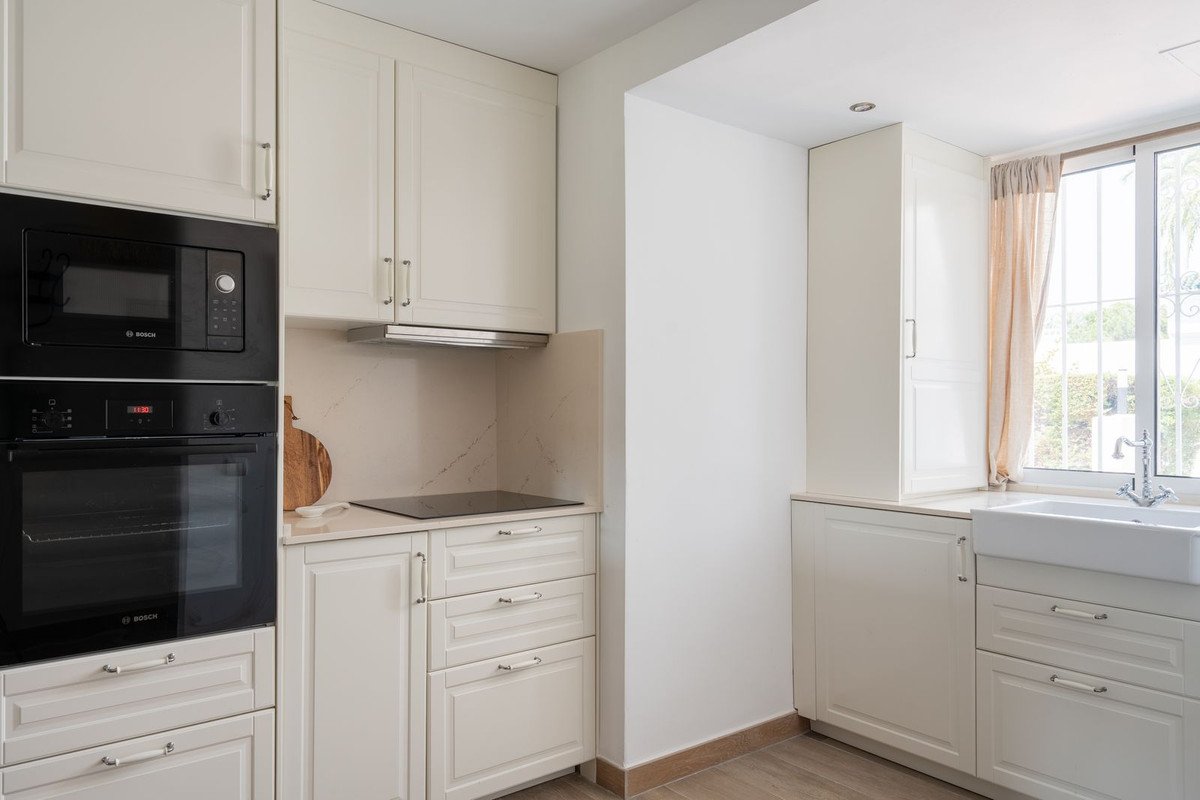 2 Bed Ground Floor Apartment in Nueva Andalucía