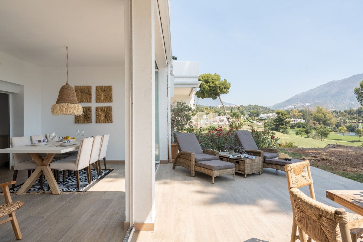2 Bed Ground Floor Apartment in Nueva Andalucía