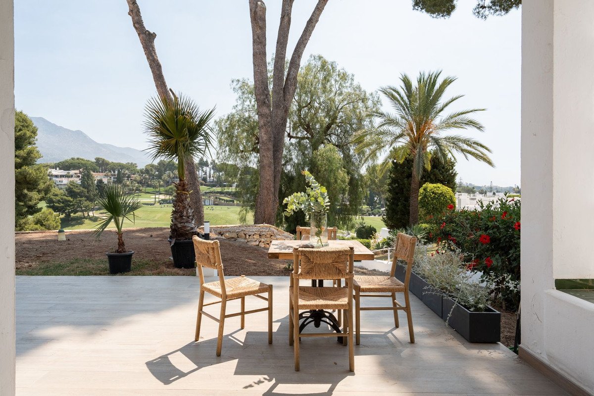 2 Bed Ground Floor Apartment in Nueva Andalucía
