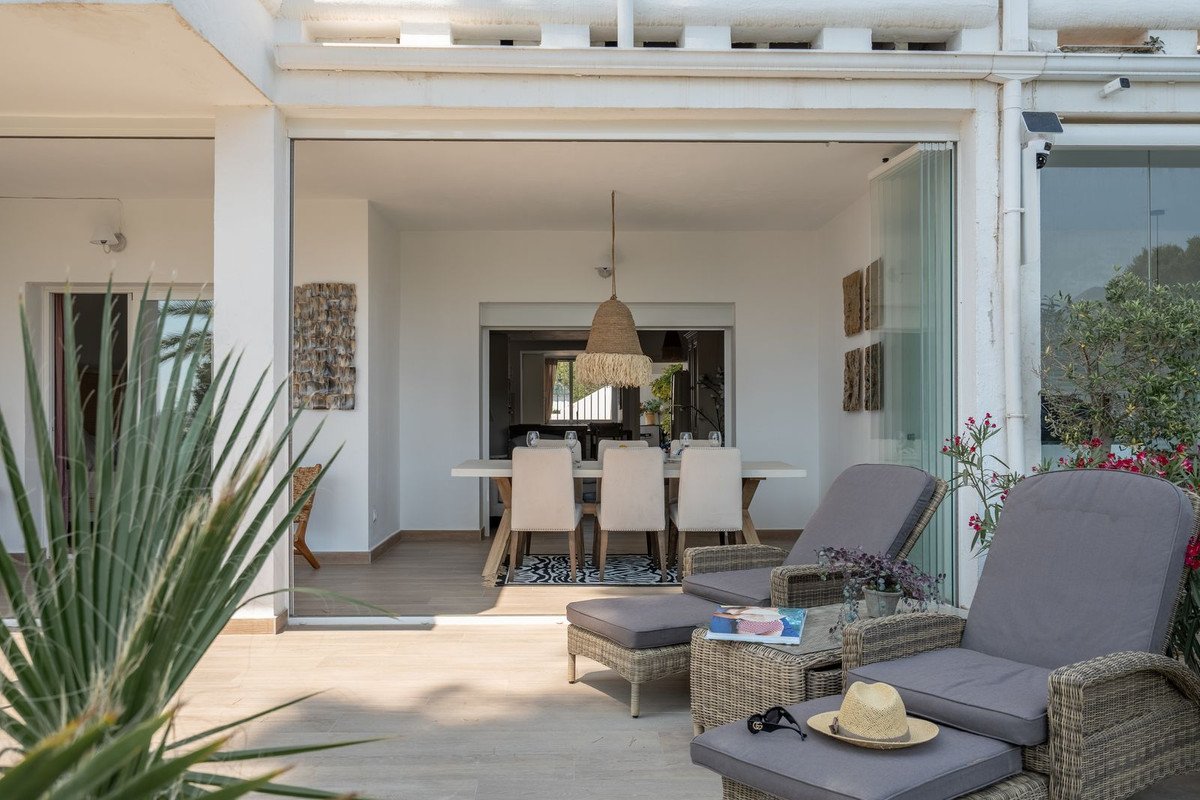 2 Bed Ground Floor Apartment in Nueva Andalucía