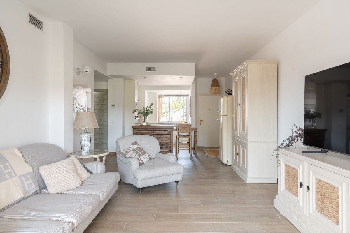 2 Bed Ground Floor Apartment in Nueva Andalucía