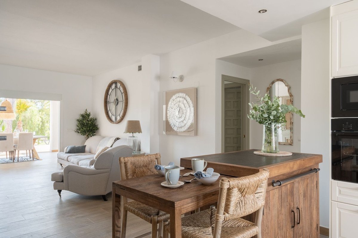 2 Bed Ground Floor Apartment in Nueva Andalucía