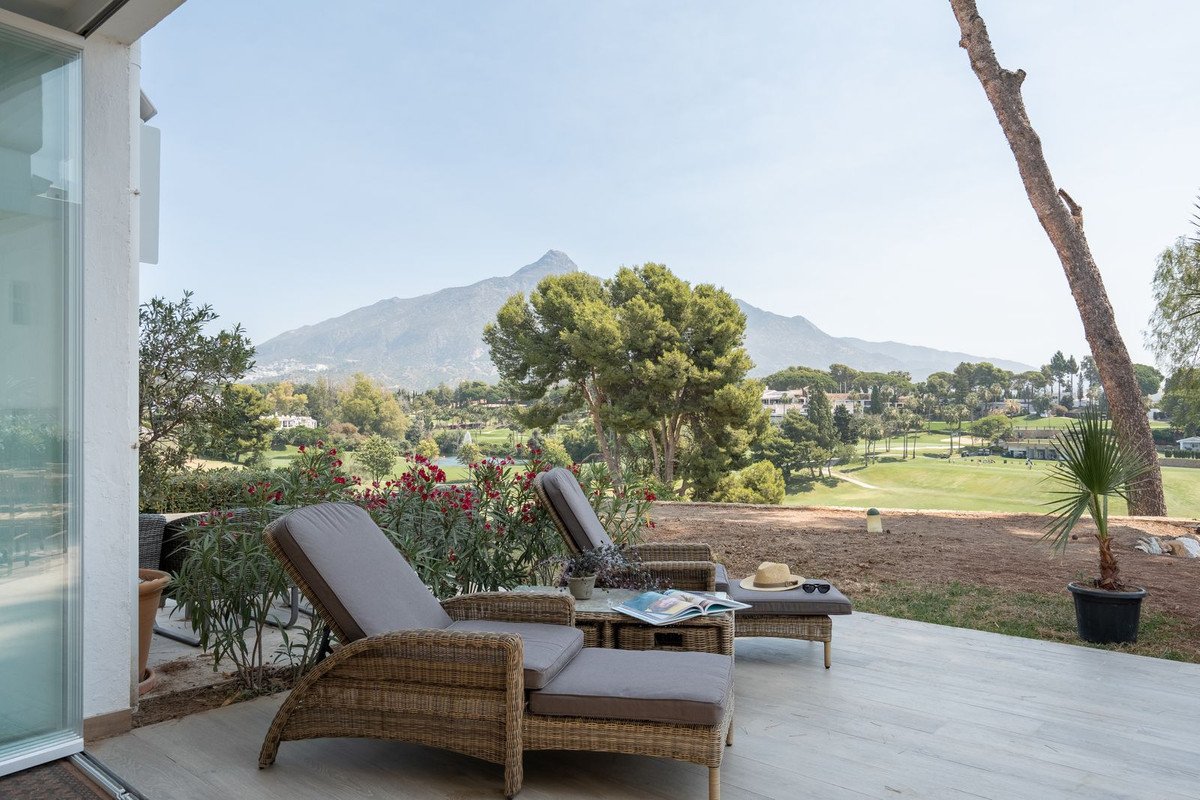 2 Bed Ground Floor Apartment in Nueva Andalucía