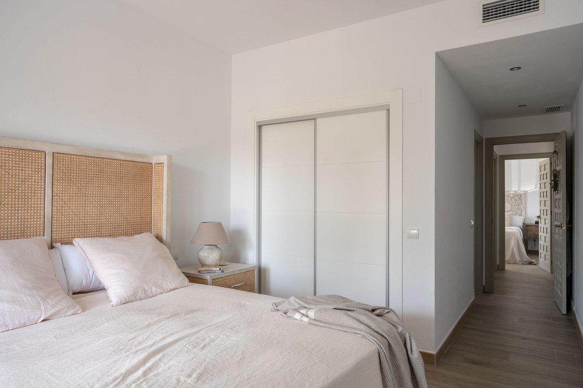 2 Bed Ground Floor Apartment in Nueva Andalucía