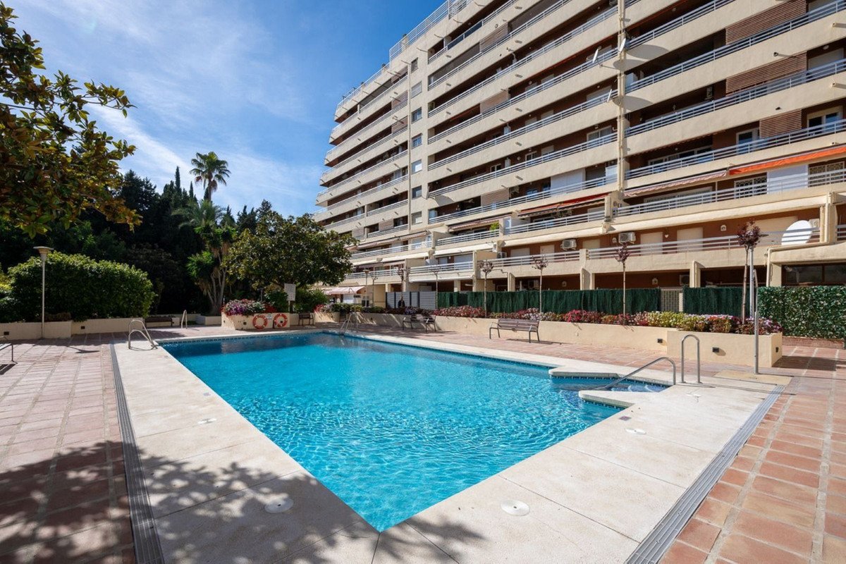 3 Bed Middle Floor Apartment in Marbella