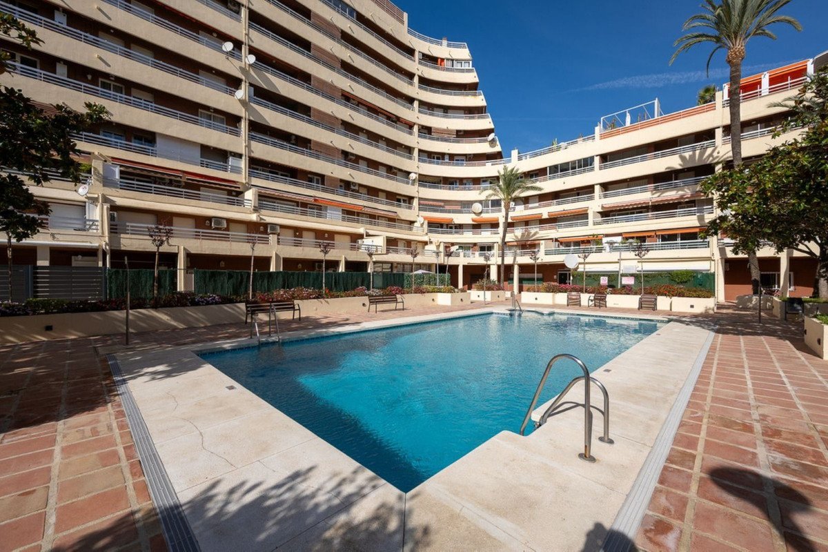 3 Bed Middle Floor Apartment in Marbella