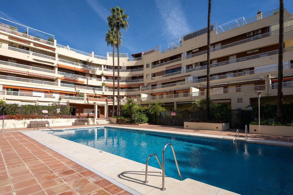 3 Bed Middle Floor Apartment in Marbella