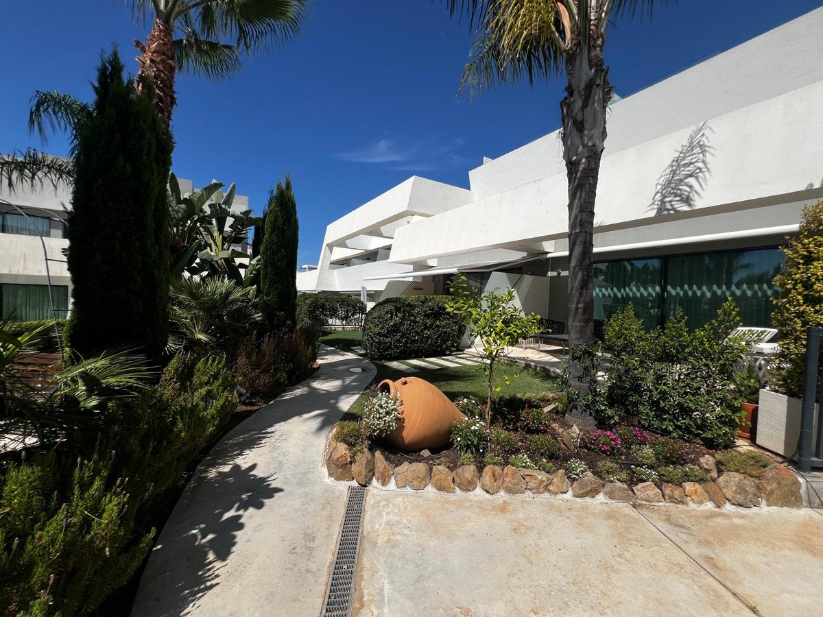 4 Bed Middle Floor Apartment in La Cala de Mijas