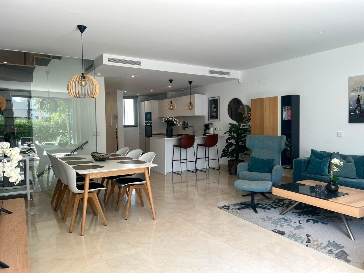 4 Bed Middle Floor Apartment in La Cala de Mijas