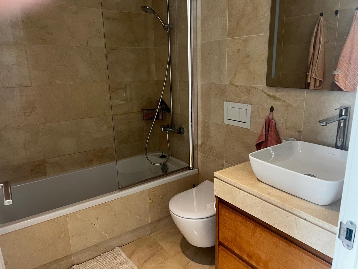 4 Bed Middle Floor Apartment in La Cala de Mijas