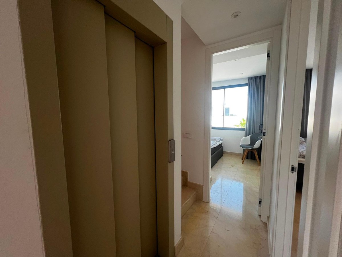 4 Bed Middle Floor Apartment in La Cala de Mijas