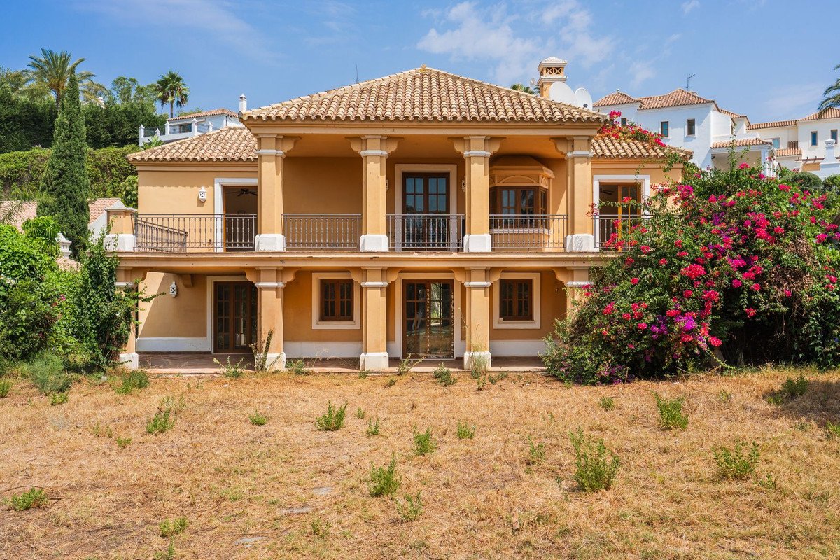 4 Bed Detached Villa in Estepona