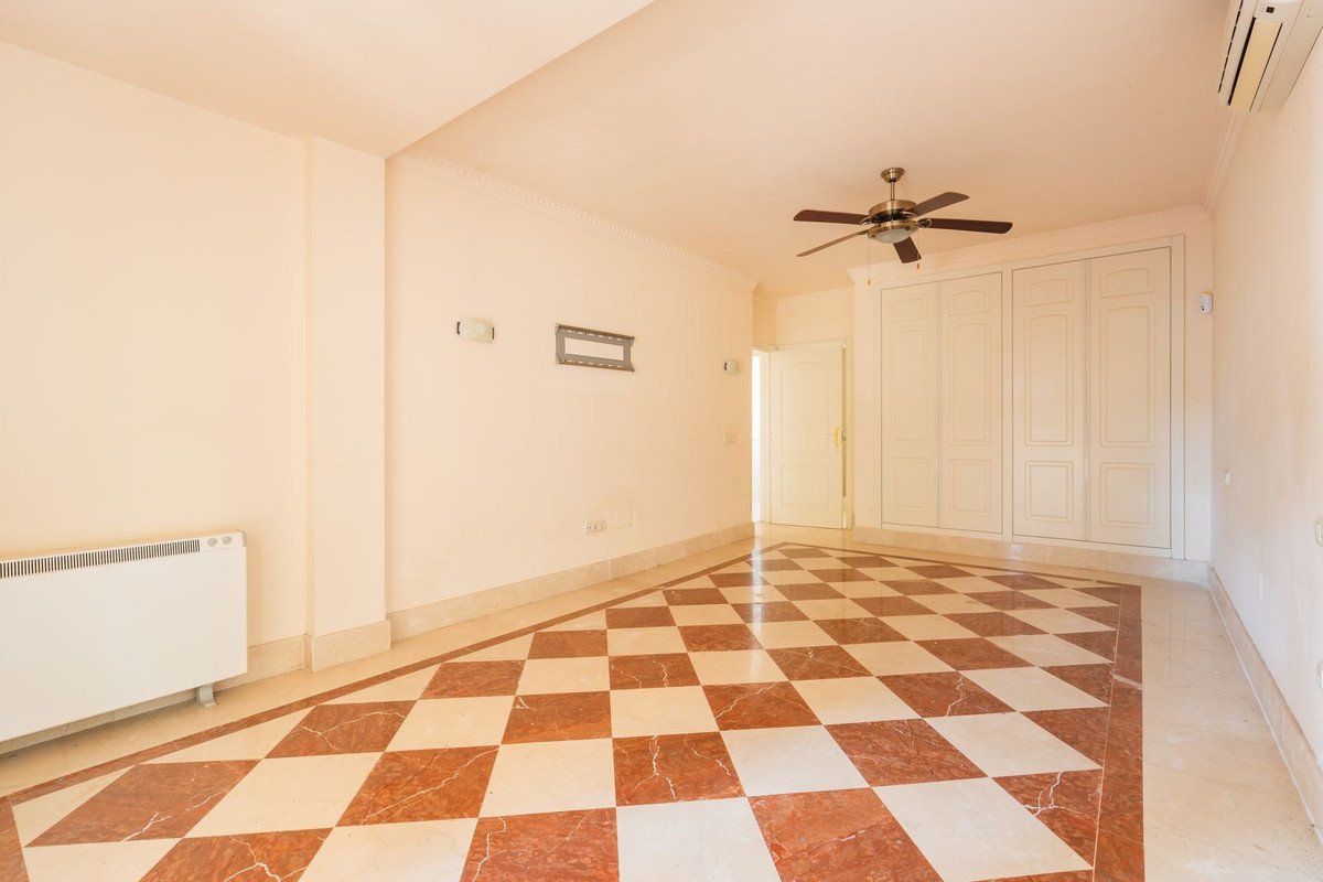 4 Bed Detached Villa in Estepona
