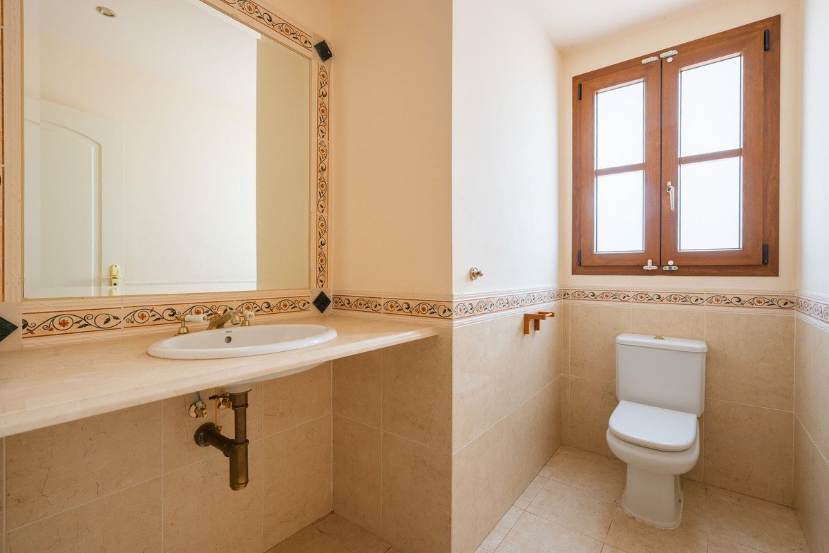 4 Bed Detached Villa in Estepona