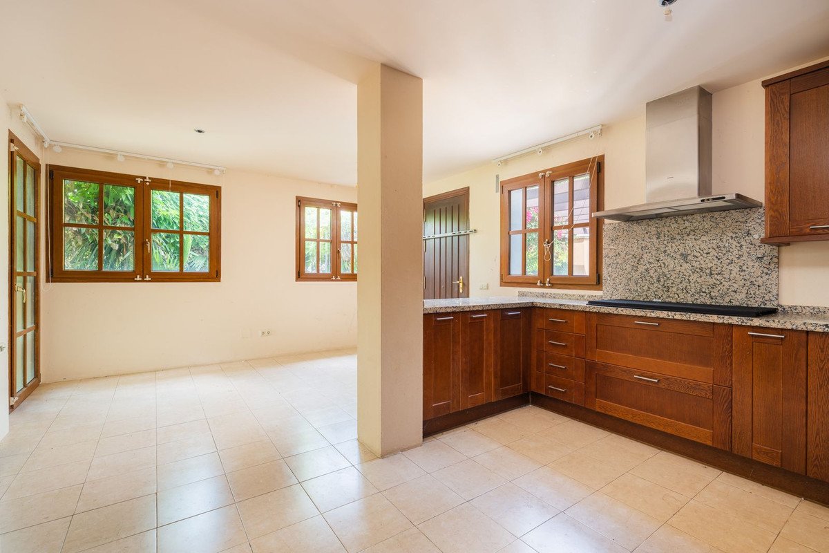 4 Bed Detached Villa in Estepona