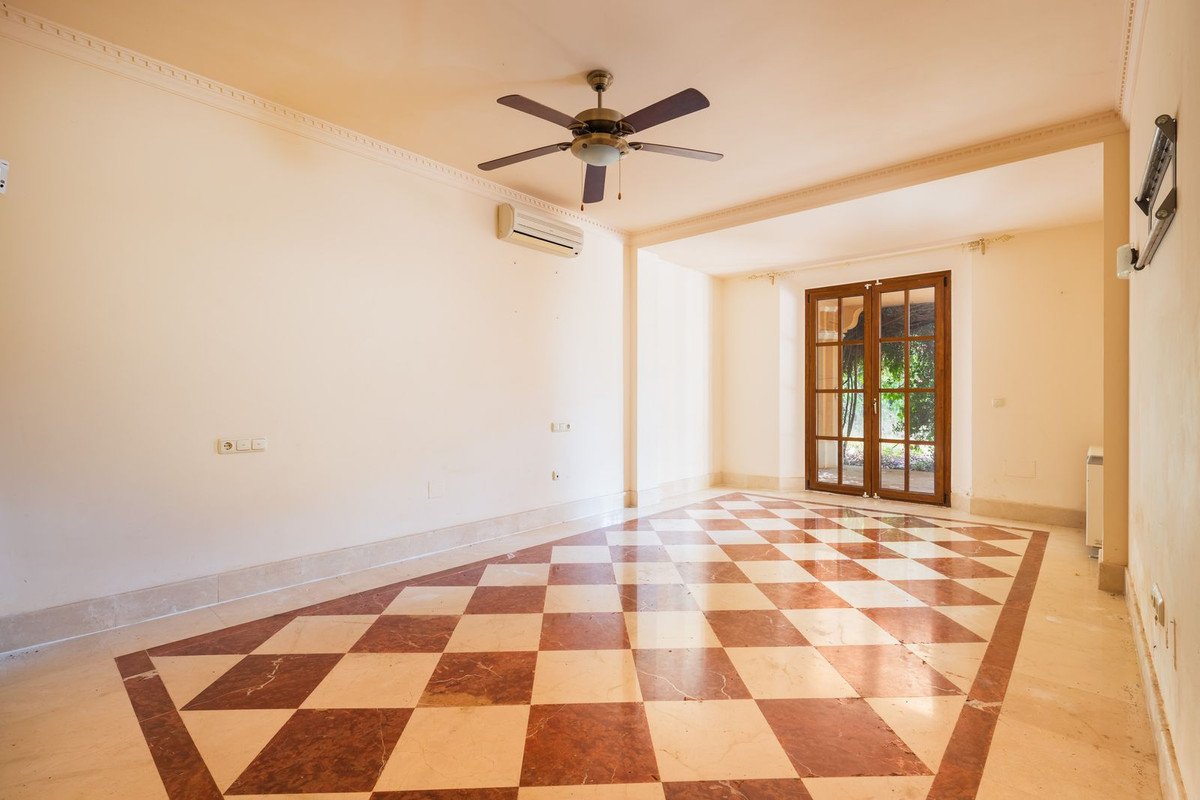 4 Bed Detached Villa in Estepona