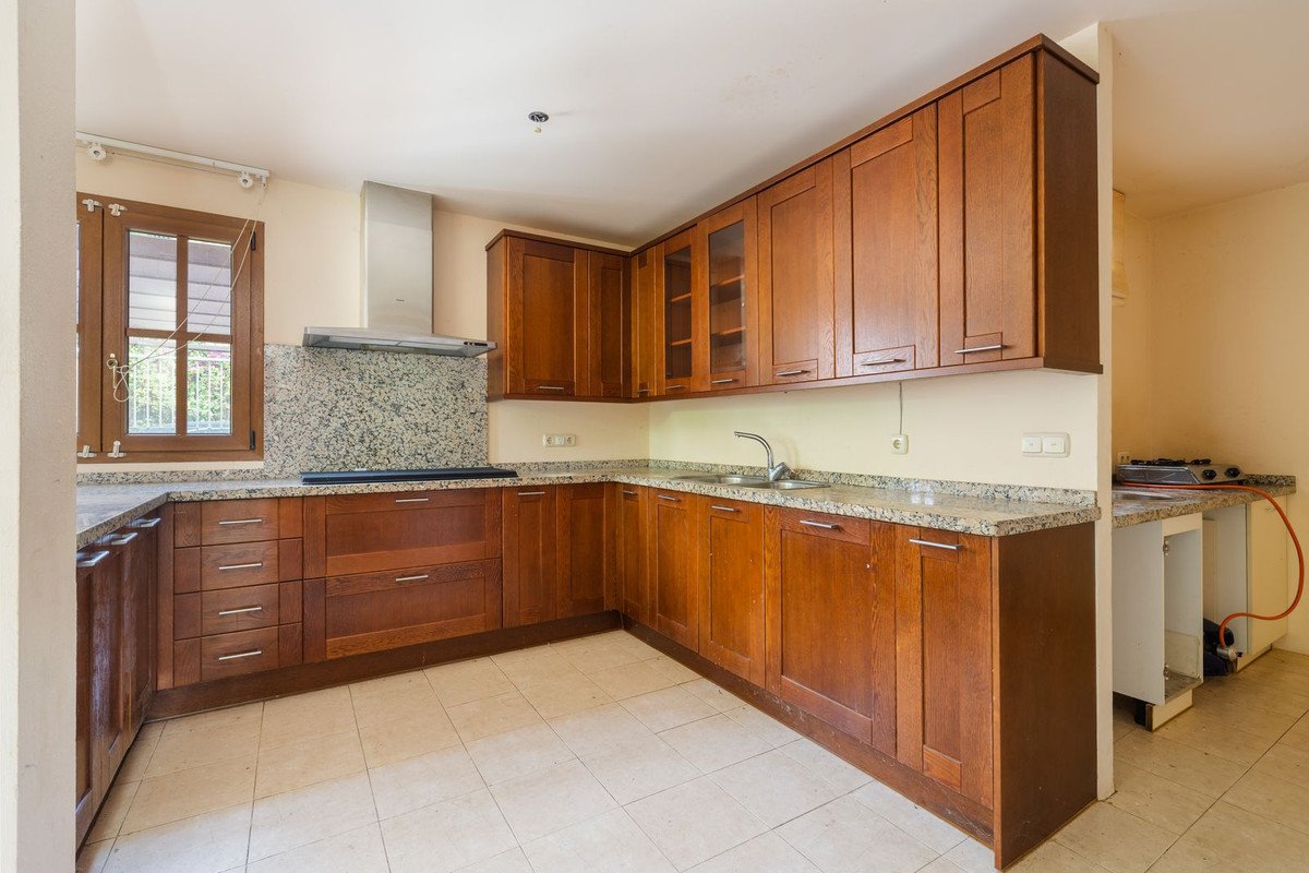 4 Bed Detached Villa in Estepona