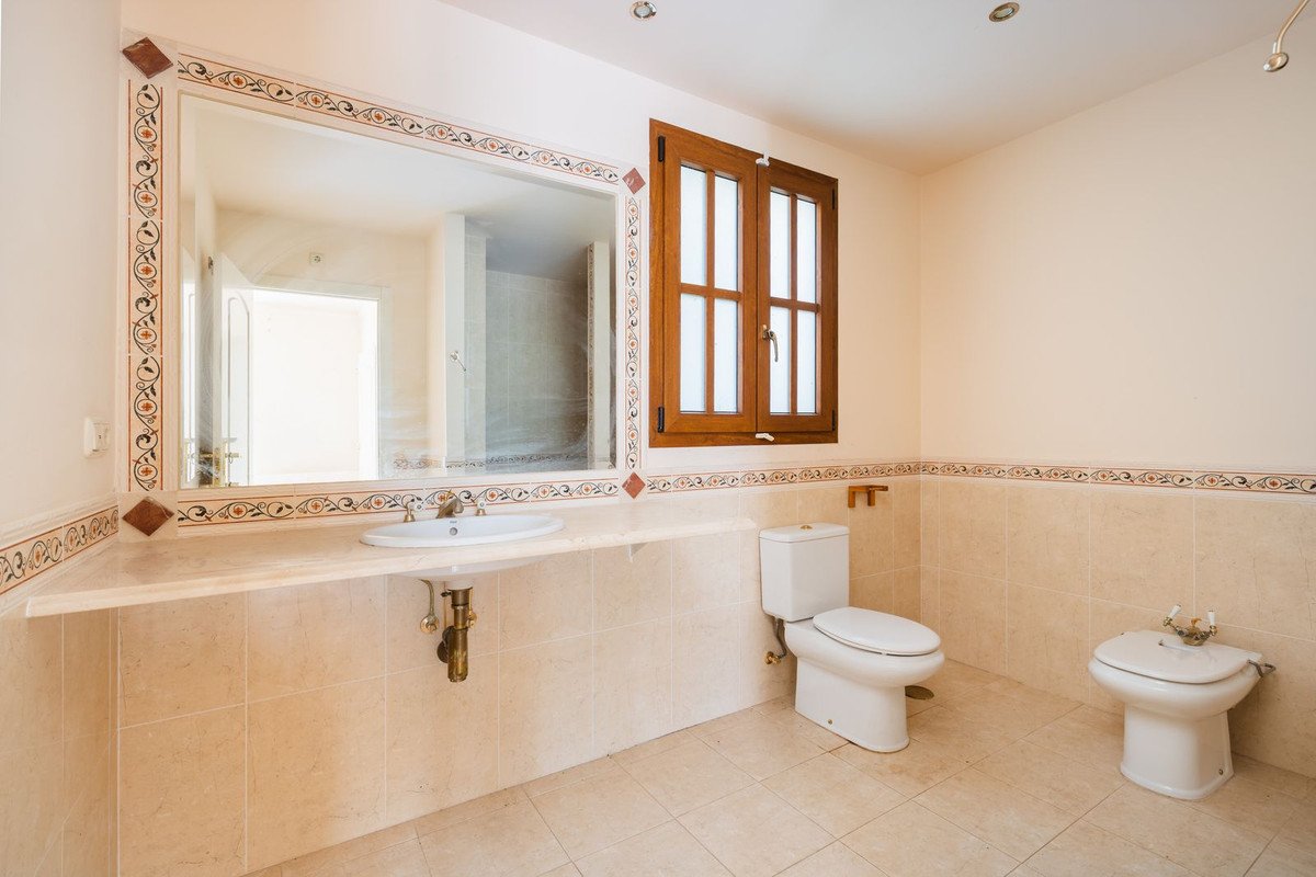 4 Bed Detached Villa in Estepona