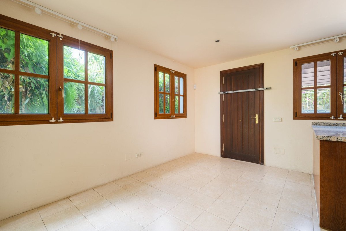 4 Bed Detached Villa in Estepona