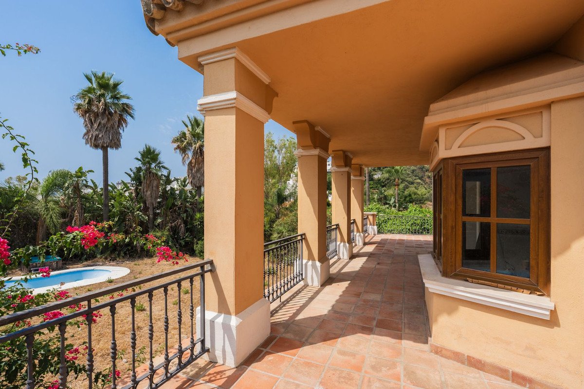 4 Bed Detached Villa in Estepona