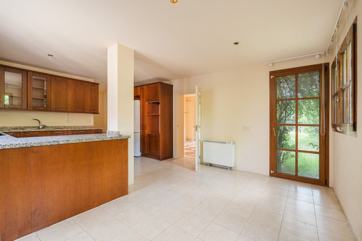 4 Bed Detached Villa in Estepona