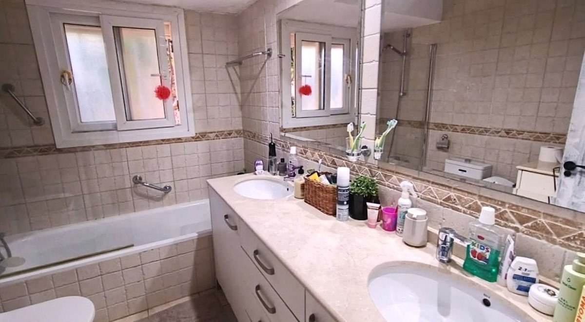 3 Bed Detached Villa in Estepona