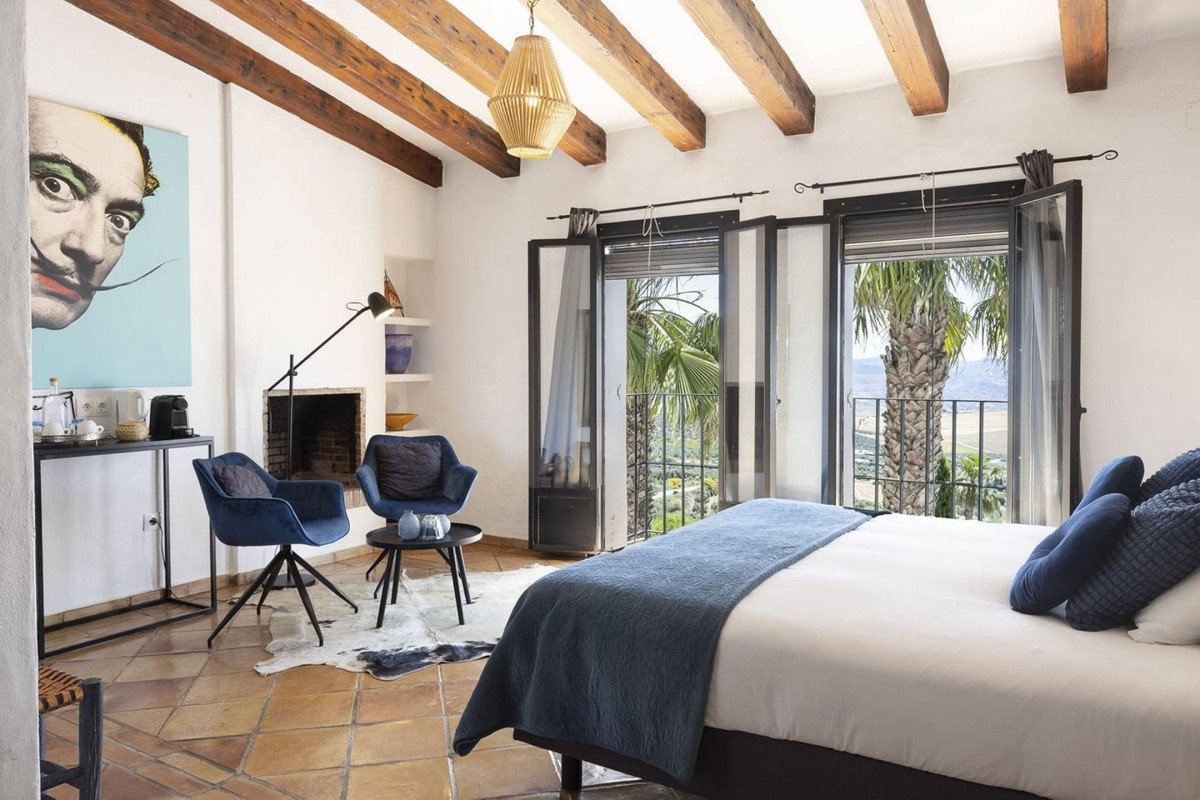 13 Bed Hotel in Villanueva De La Concepcion
