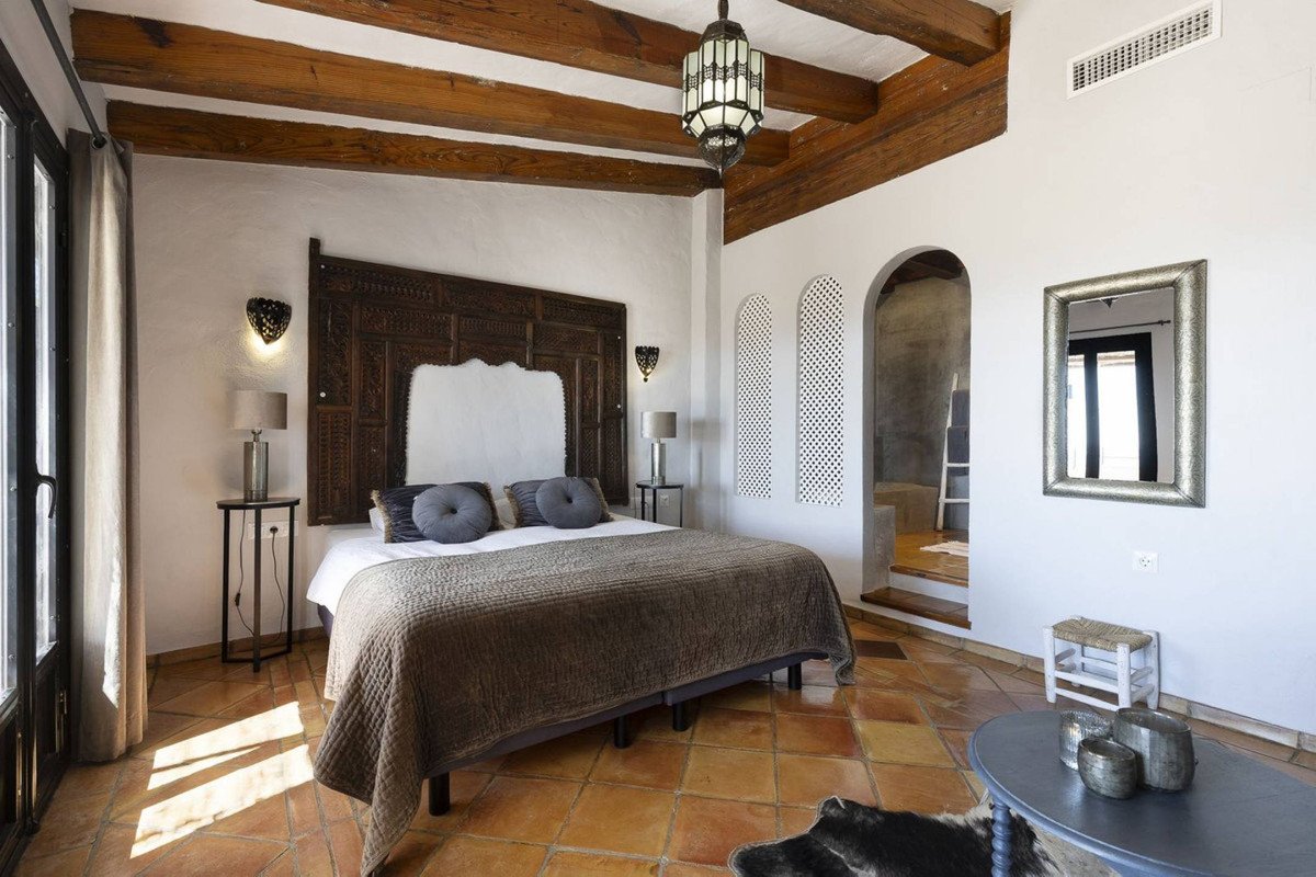 13 Bed Hotel in Villanueva De La Concepcion