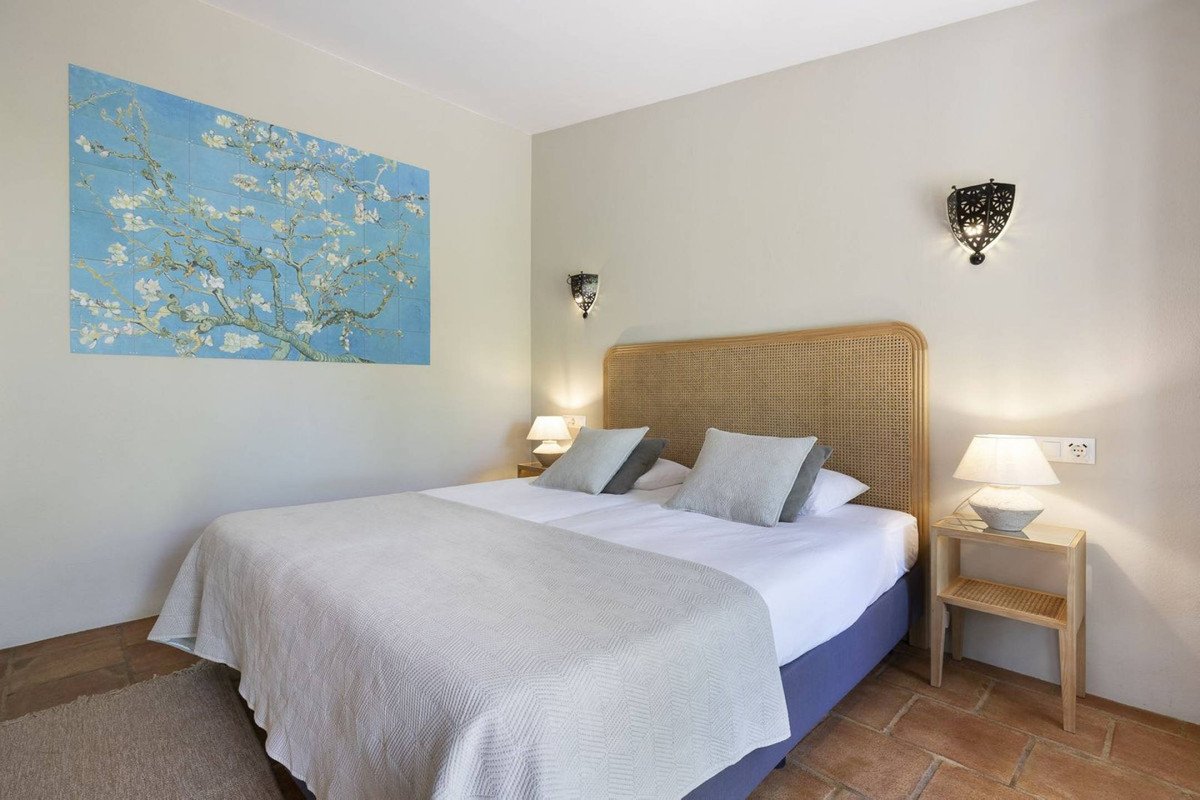 13 Bed Hotel in Villanueva De La Concepcion
