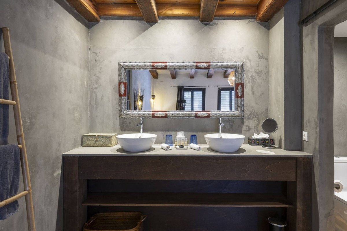 13 Bed Hotel in Villanueva De La Concepcion