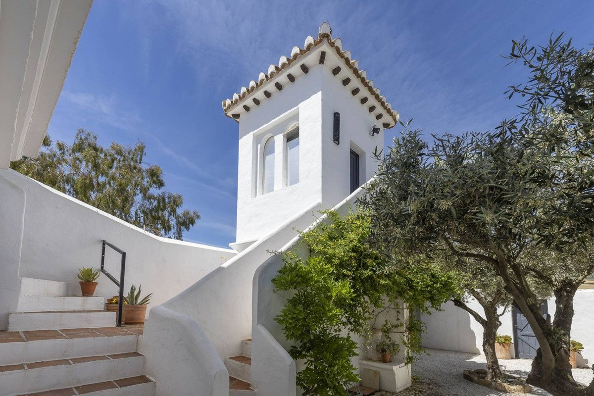 13 Bed Hotel in Villanueva De La Concepcion