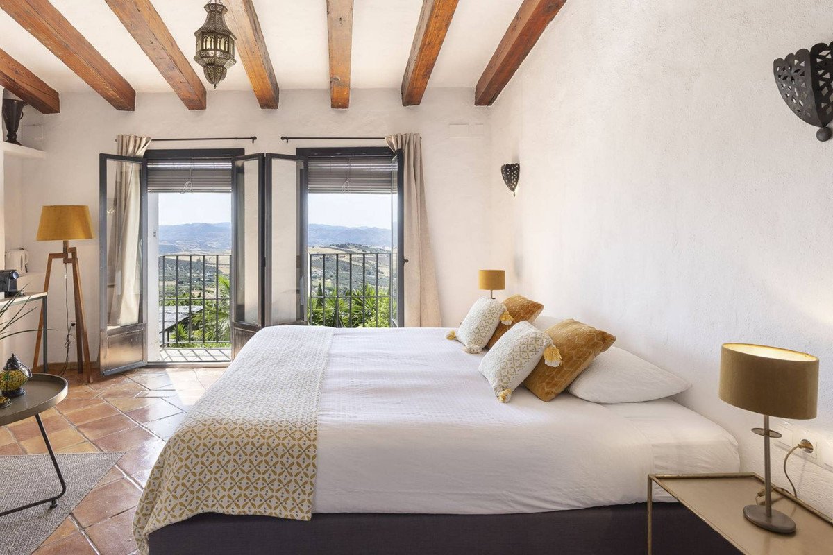 13 Bed Hotel in Villanueva De La Concepcion