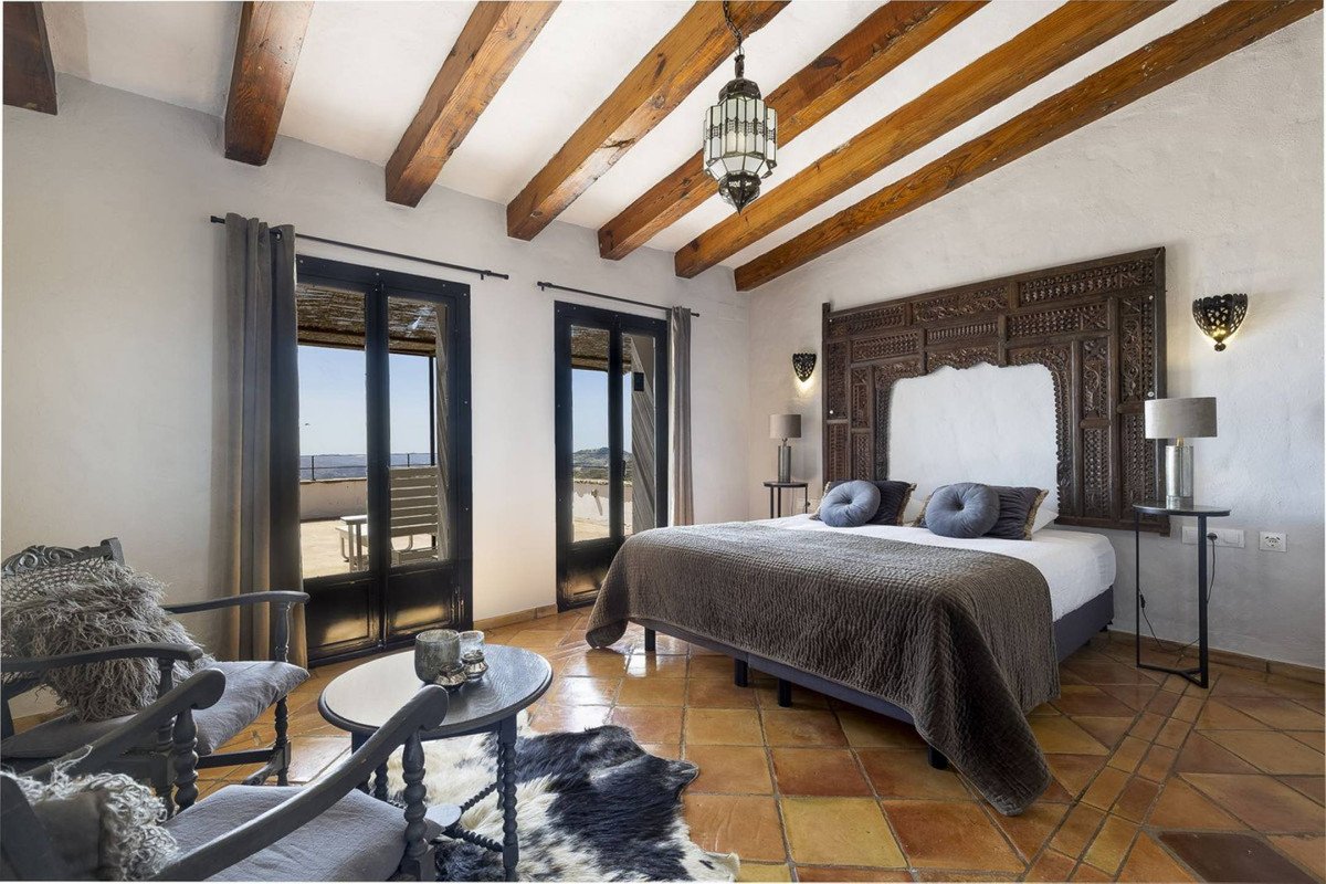 13 Bed Hotel in Villanueva De La Concepcion