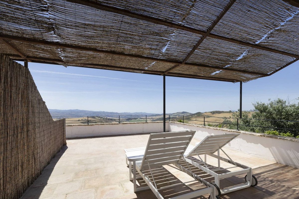 13 Bed Hotel in Villanueva De La Concepcion