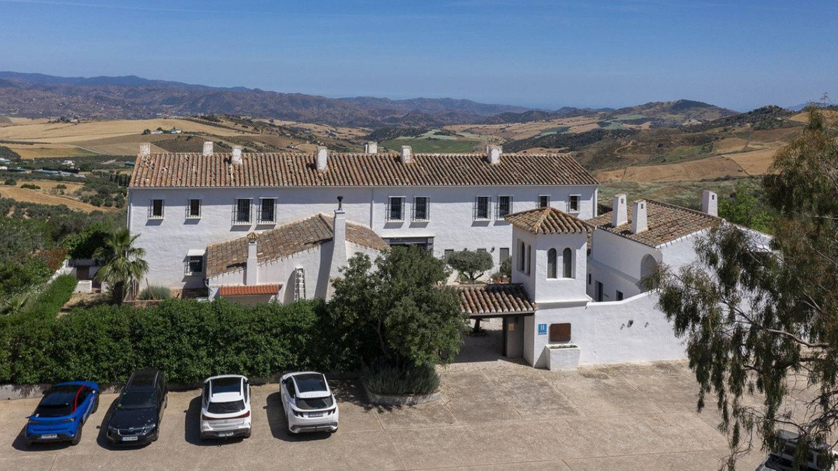 13 Bed Hotel in Villanueva De La Concepcion