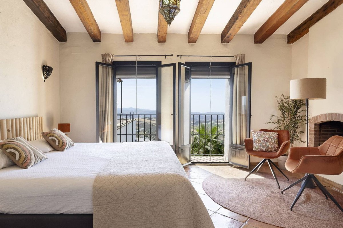 13 Bed Hotel in Villanueva De La Concepcion