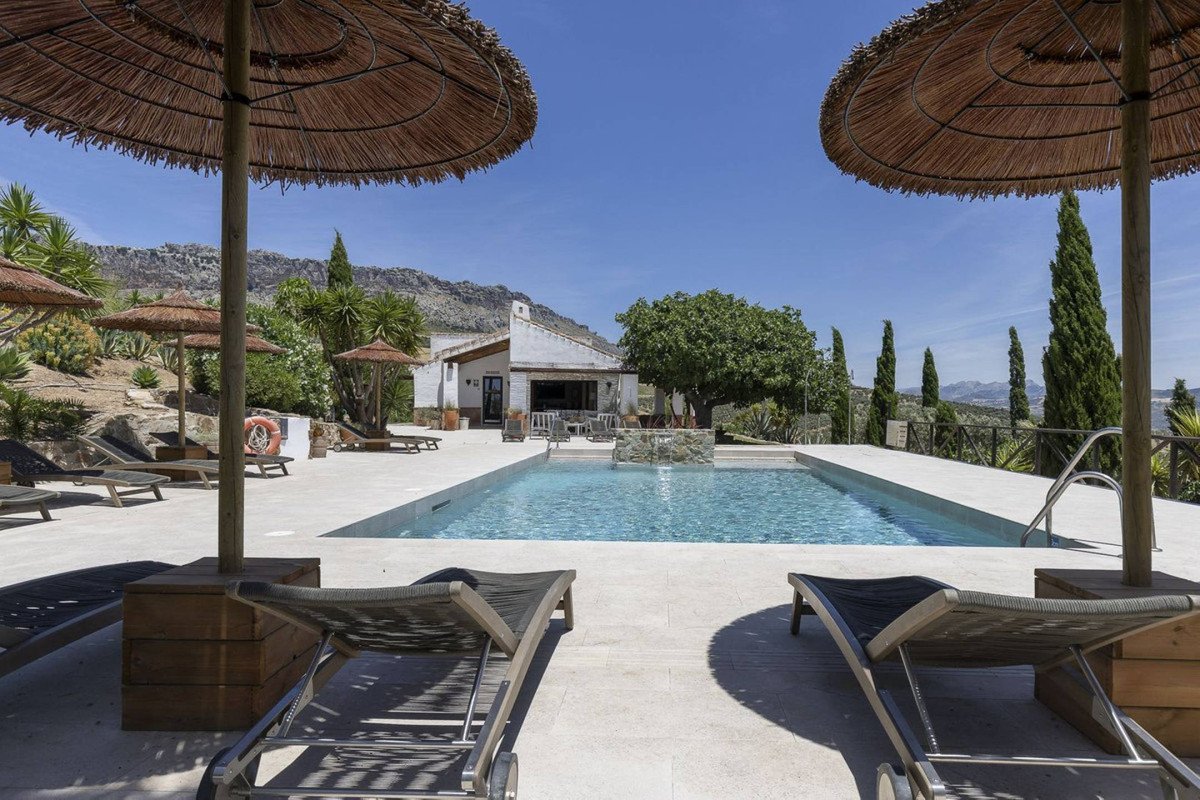 13 Bed Hotel in Villanueva De La Concepcion