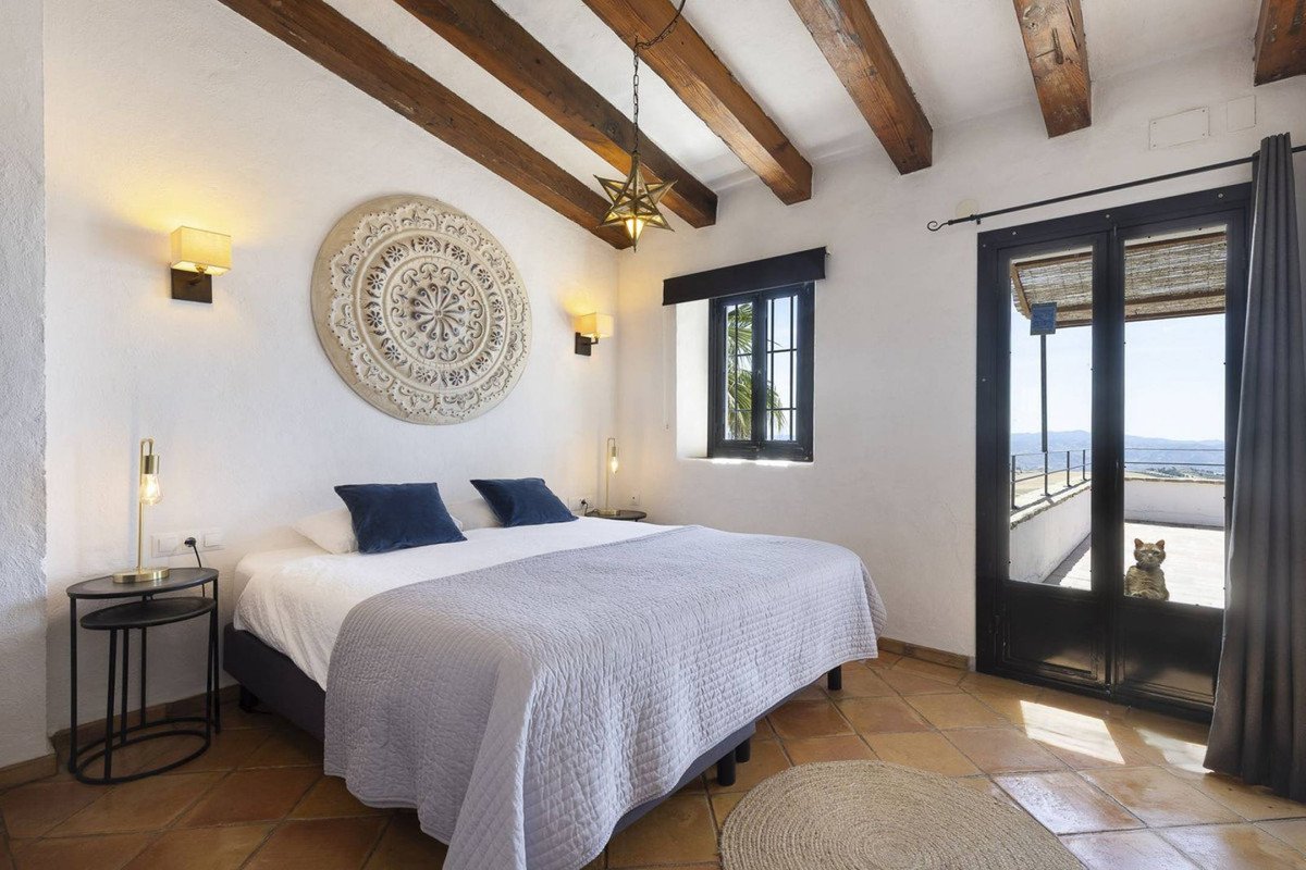 13 Bed Hotel in Villanueva De La Concepcion