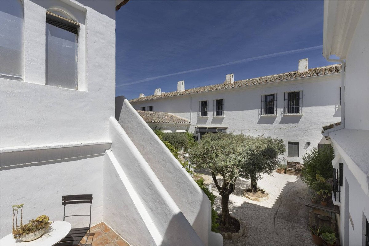 13 Bed Hotel in Villanueva De La Concepcion
