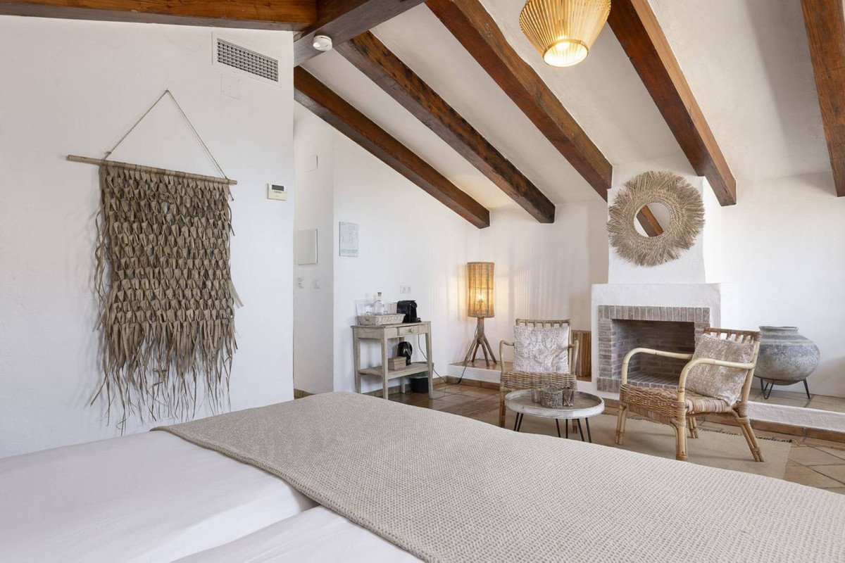 13 Bed Hotel in Villanueva De La Concepcion